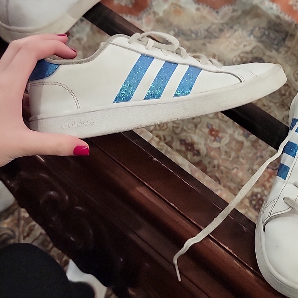 Adidas - Picture 3 of 5